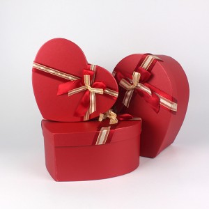 scatola a forma di cuore per cioccolatini