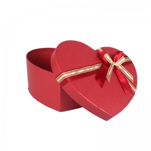 scatola a forma di cuore per cioccolatini