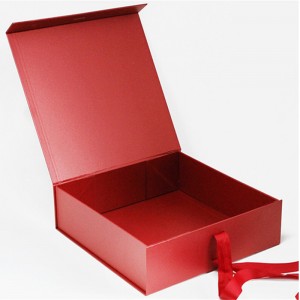 scatola regalo magnetica con nastro